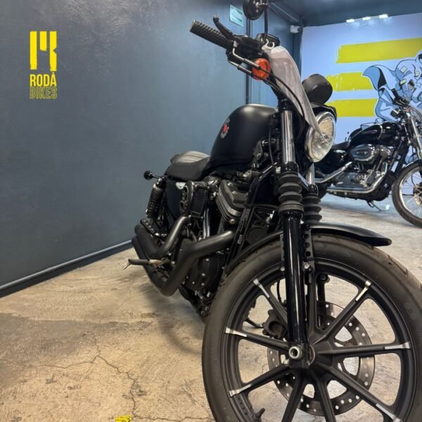 Harley Davidson Sportster Iron 883cc 2021 - Image 3