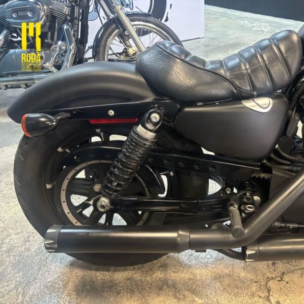 Harley Davidson Sportster Iron 883cc año 2018 Black - Image 3