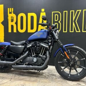 La Harley‑Davidson Sportster Iron 883 2017 Azul