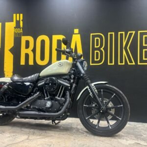La Harley‑Davidson Sportster Iron 883 2021 Blanca