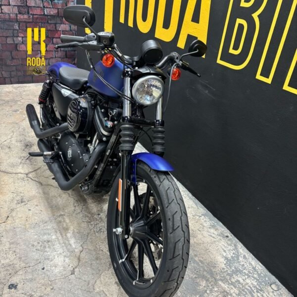 La Harley‑Davidson Sportster Iron 883 2017 Azul - Image 2
