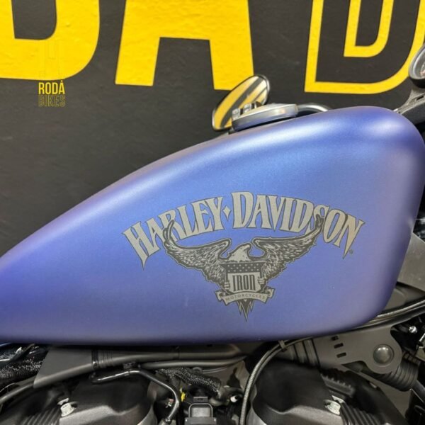 La Harley‑Davidson Sportster Iron 883 2017 Azul - Image 5
