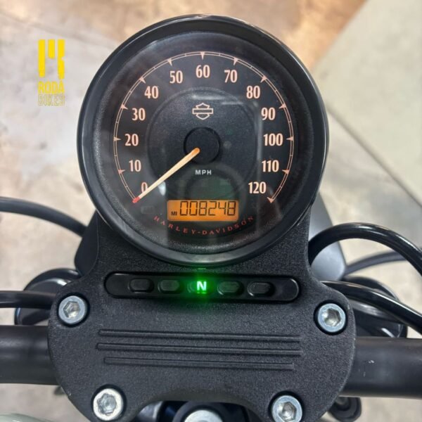La Harley‑Davidson Sportster Iron 883 2021 Blanca - Image 8