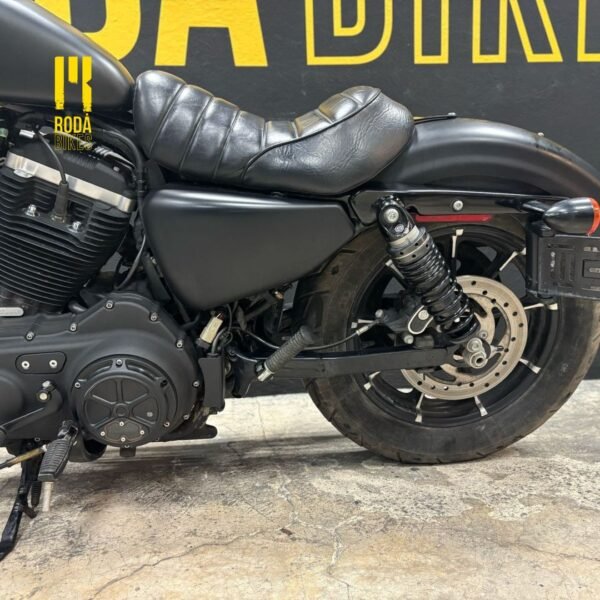 Harley Davidson Sportster Iron 883 (2018) - Image 9